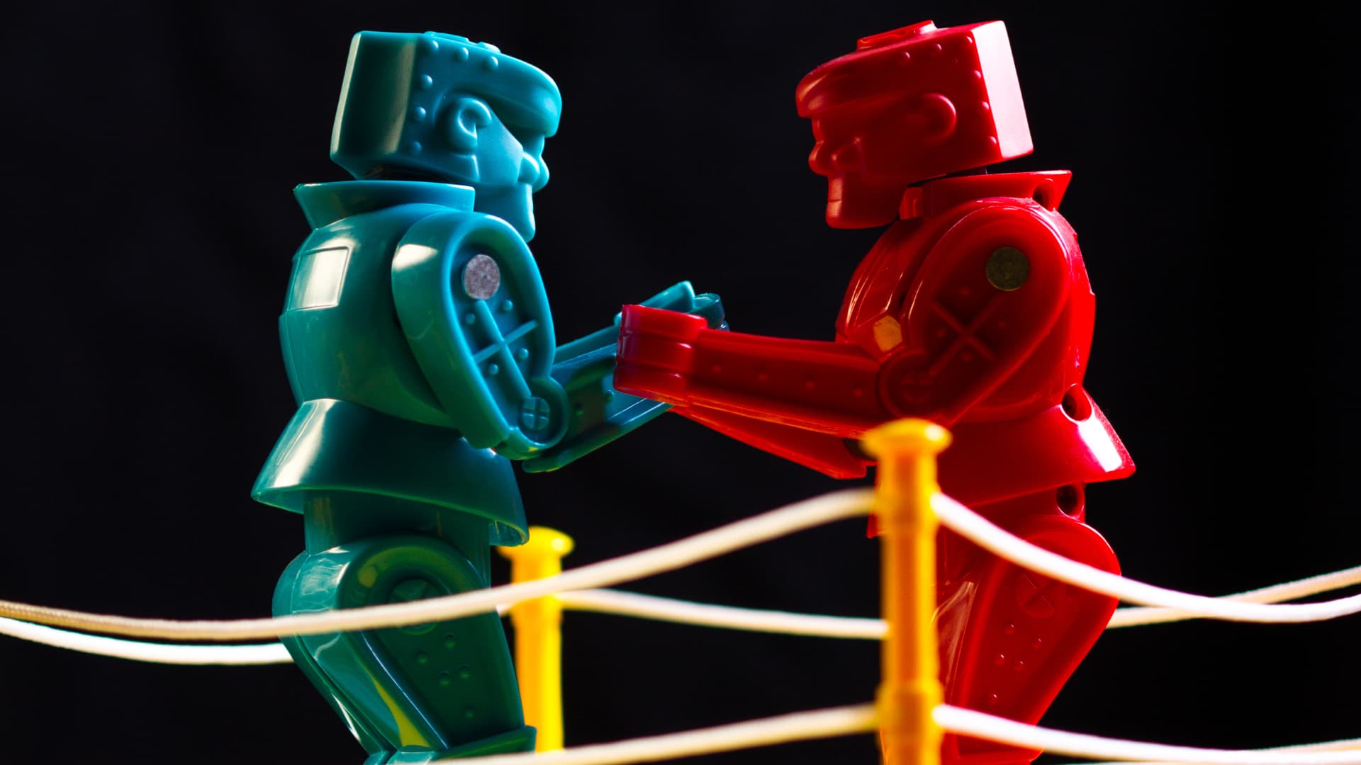 Fighting robots: 
