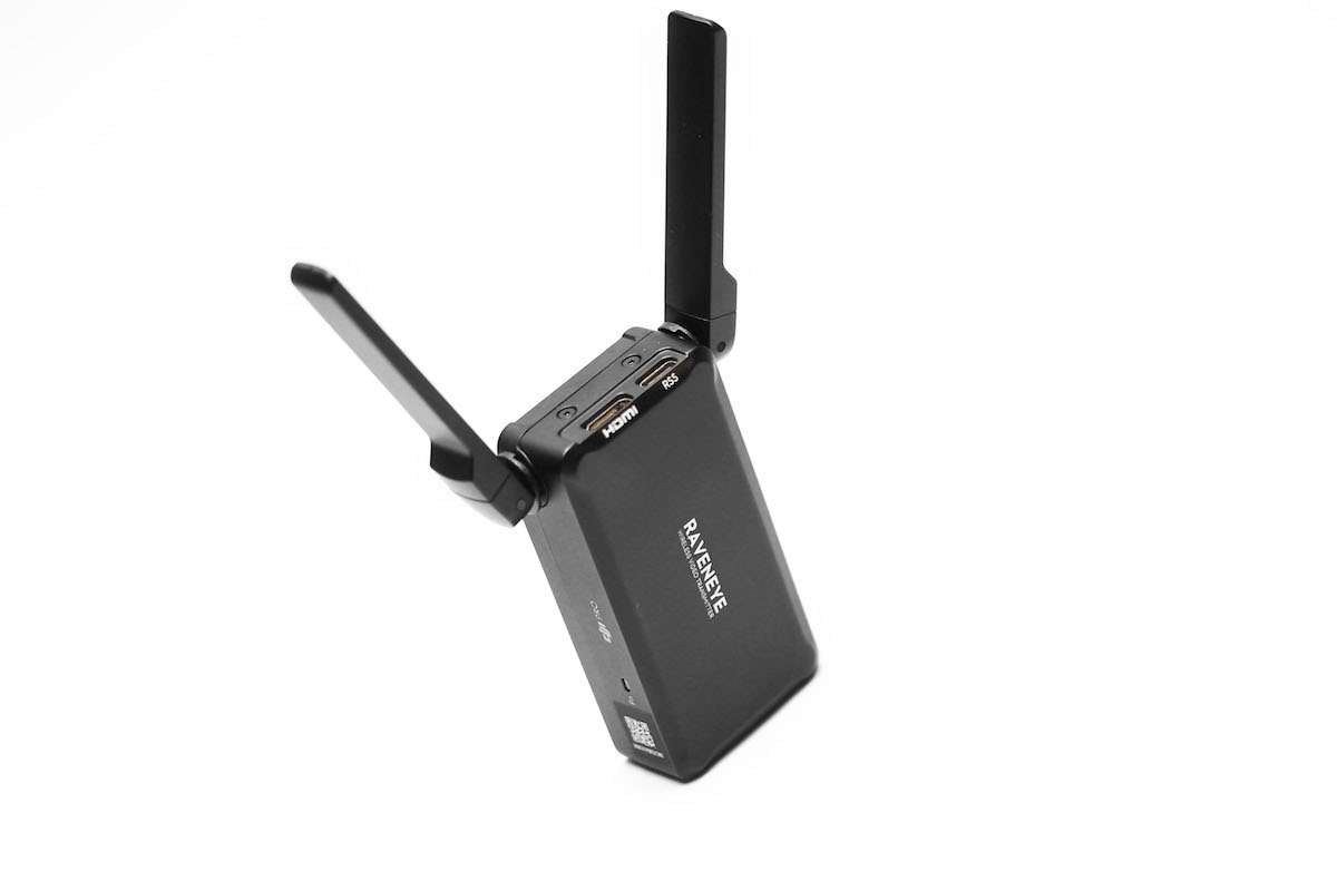 The Raveneye module sends video to phones, latching easily into place below the camera platform. Assembly and structural integrity are all well-handled.